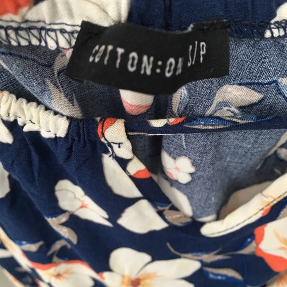 Off the shoulder floral dress - Picture 3 of 4